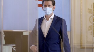 V Rakúsku bude opäť povinnosť nosiť rúška na týchto miestach