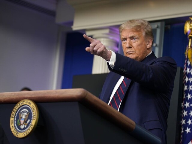 Trump zmenil názor. Od Američanov začal žiadať, aby nosili rúška