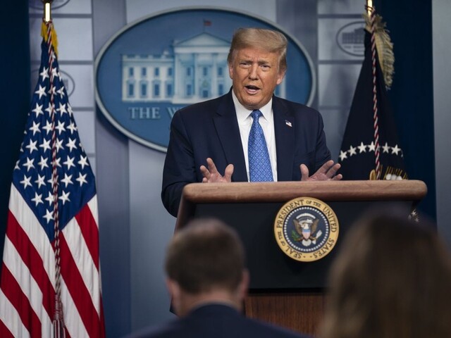 Prestrelky, explózie, zabitia. Trump vyšle do miest federálne sily