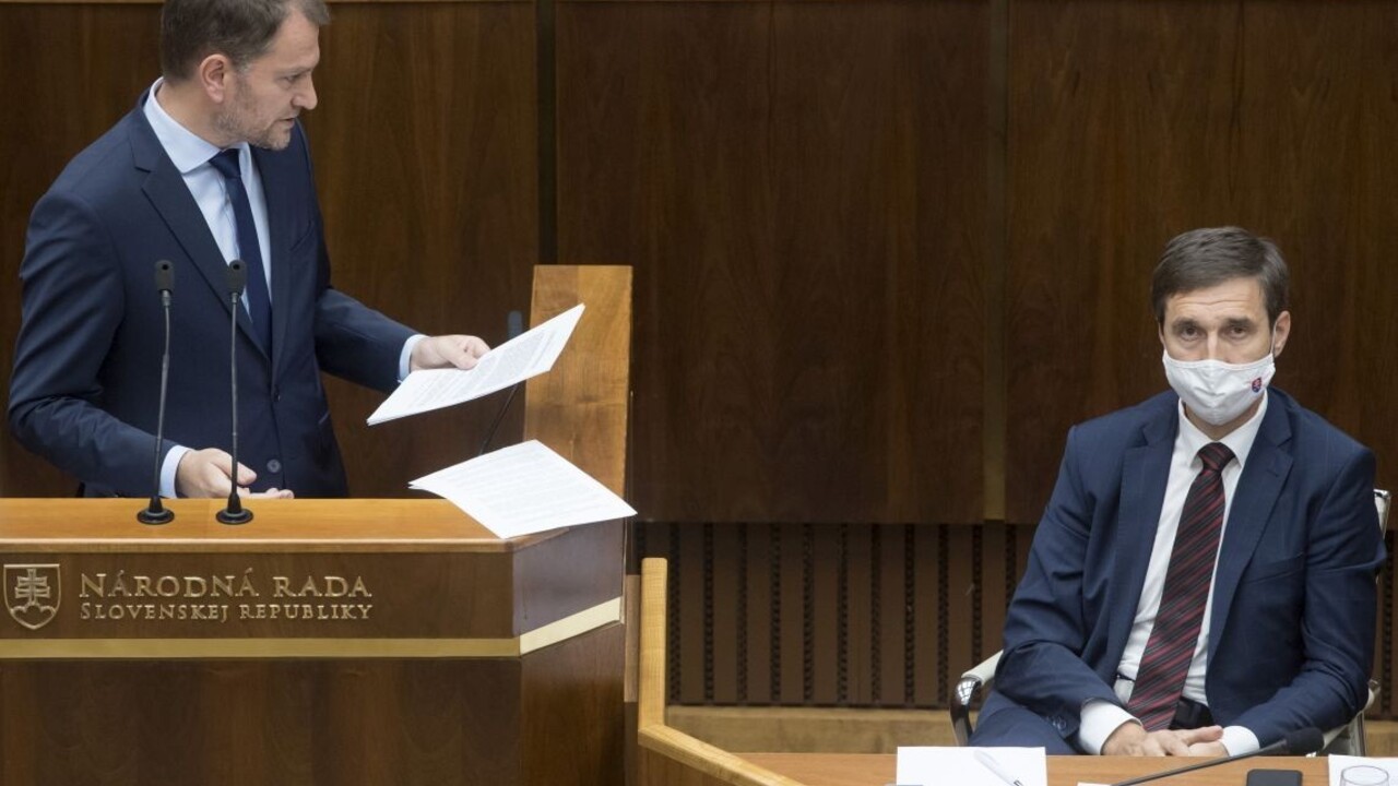 Kotlebovci blokovali schôdzu, premiér sa vrátil do parlamentu