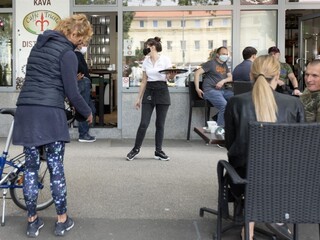 Nákaza na Slovensku: Pozitívny je každý stý test, ochoreli i bábätká