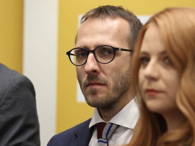Dobrák od kosti. Politici reagujú na smrť štátneho tajomníka