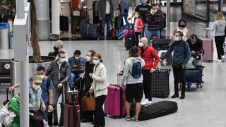 Nakazení pribúdajú, štáty sa obávajú o dovolenkovú sezónu