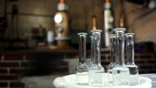 Súkromné pálenie destilátov idú po pár rokoch opäť zrušiť