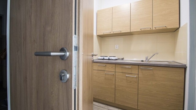 Opustené byty lákajú zlodejov, polícia vyzýva k ostražitosti