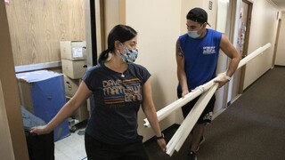 Čoraz viac mladých trpí ochorením COVID-19, upozorňuje WHO