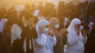 V Mekke pokračujú tradičné obrady, sú omnoho skromnejšie