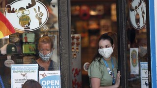 Brigáda doma i v zahraničí. Študenti sú často obeťami podvodníkov