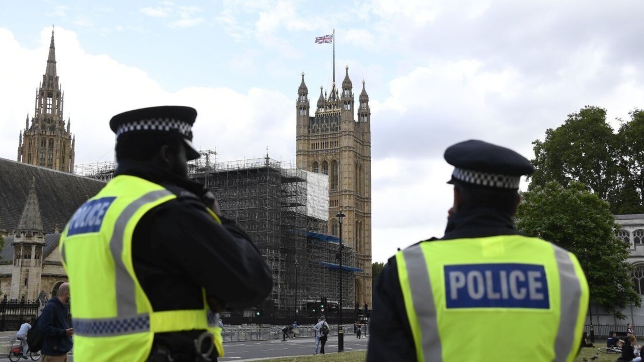 Britského exministra zadržali, obvinila ho žena z parlamentu