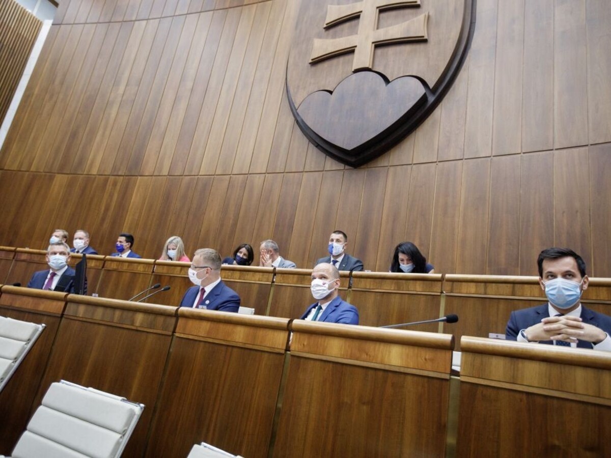 Grendel nepreberie Kyselicov post, podľa Pellegriniho má z NR SR odísť