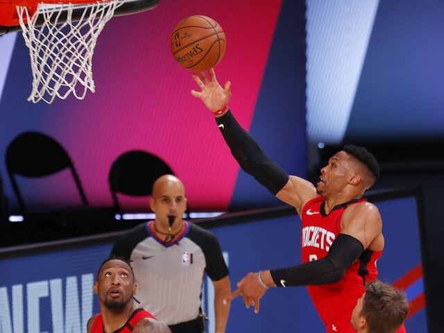 NBA: Houston zdolal lídra aj vďaka bodom Hardena a Westbrooka