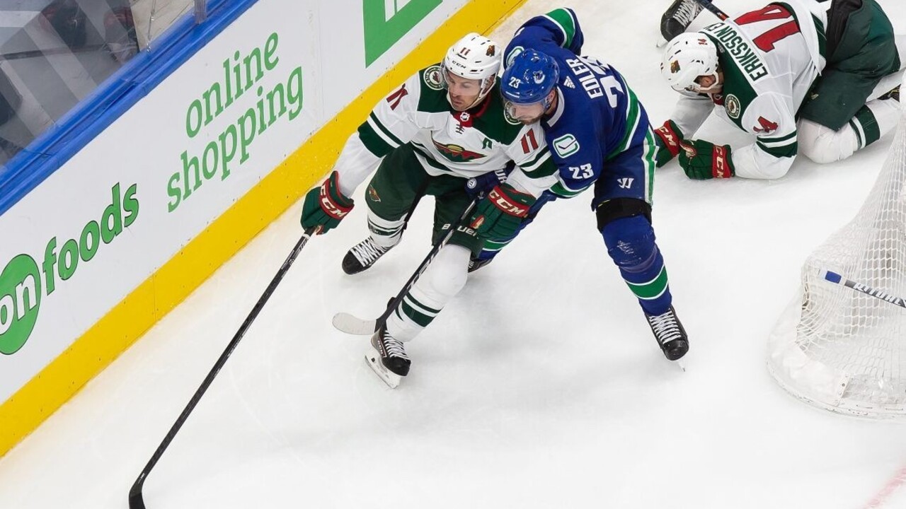 NHL: Hurricanes postúpili, Vancouver zvíťazil a vyrovnal sériu