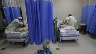 Nákaze podľahli už státisíce ľudí, najhoršie je to stále v USA