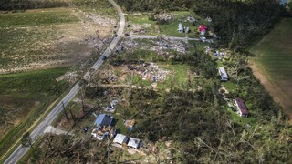 Búrka Isaias zabíjala, milióny domácností zostali bez elektriny