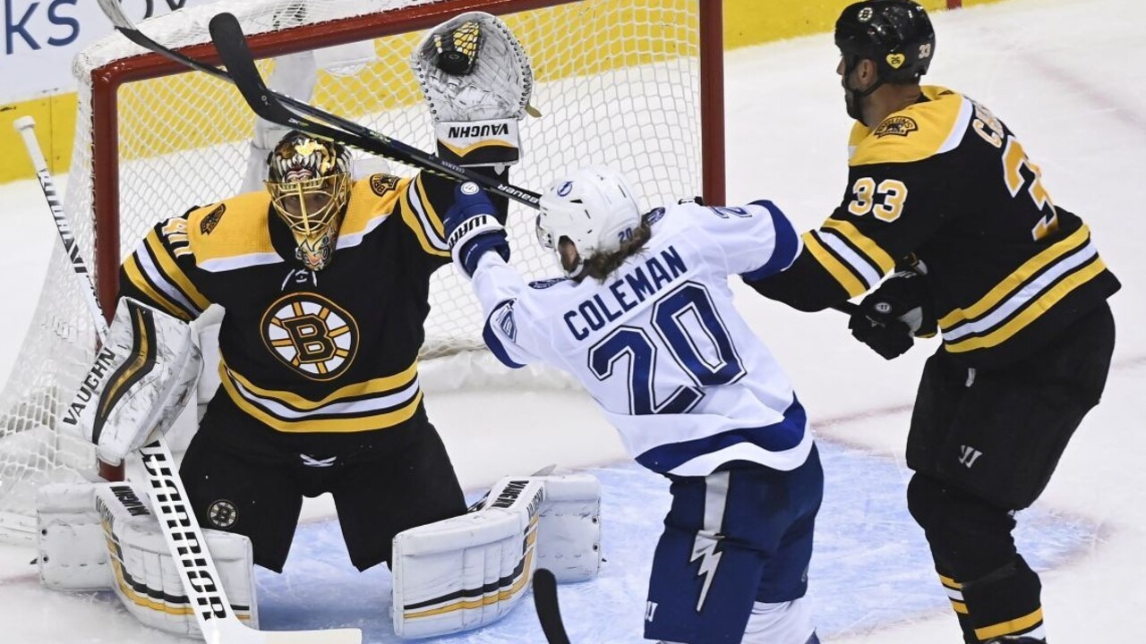 NHL: Bostonu nepomohla ani asistencia Cháru, zostáva bez bodu