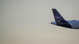 Spoločnosti Lufthansa rapídne klesli tržby, plánuje prepúšťanie