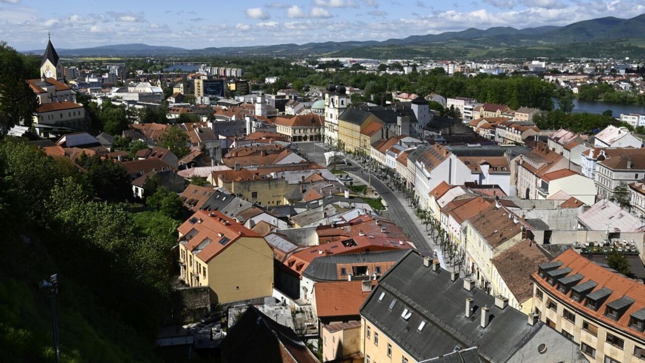 Trenčín mesto panoráma námestie ilu 1140px (TASR/Radovan Stoklasa)