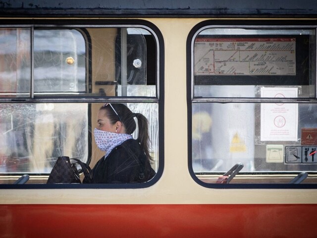 O koronavíruse informovali slabo, samosprávy hodnotili rezorty