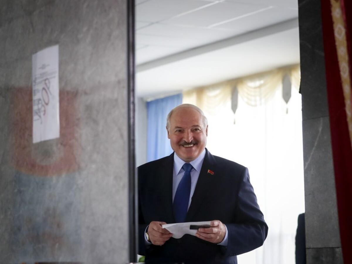 Voľby sa skončili. Lukašenko je podľa exit pollov suverénny víťaz