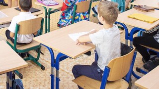 Niektorí žiaci sa vracajú do lavíc, začínajú sa letné školy