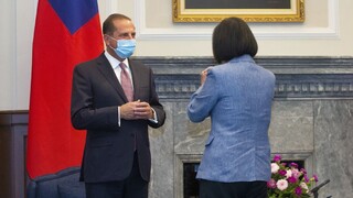 Americký minister po rokoch navštívil Taiwan, Čína sa hnevá