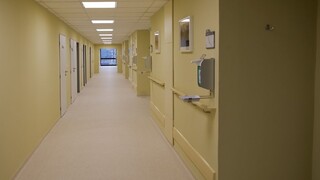 Lekár odhalil kolegovo falšovanie protokolov, štát ho za to odmenil