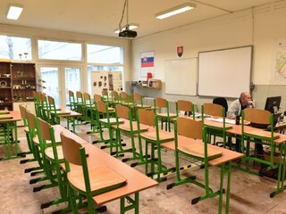 Učitelia sú nespokojní, asi desať percent aktívne zvažuje zmenu zamestnania