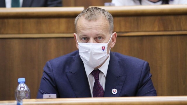 Klamú, tvrdí aj Kollár. Tipos je vraj dlhoročným partnerom rádia