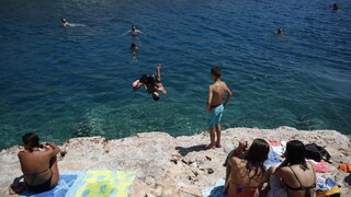 Grécko vyžaduje od dovolenkárov test, týka sa to piatich krajín