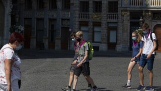 Nakazení pribúdajú, rekord hlásia z Grécka i Francúzska