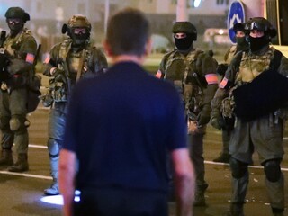 Protesty majú ďalšiu obeť. Zomrel Bielorus v policajnej dodávke