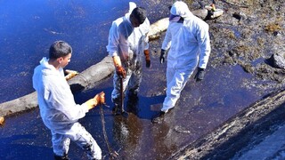 Stratený raj. Z havarovanej lode na Mauríciu uniklo tisíc ton paliva