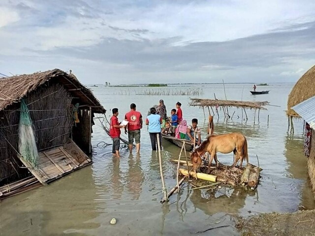 Dažde v Bangladéši spôsobujú záplavy, úrady evakuujú ľudí