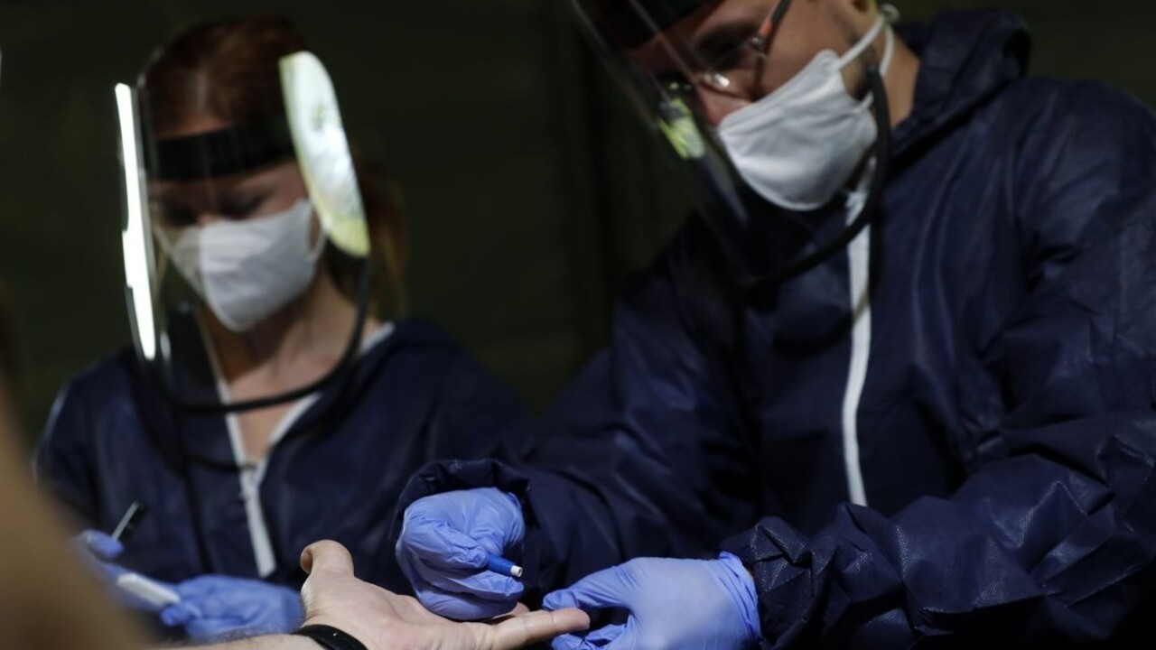 ČR hlási rekord za posledné mesiace, pribudli stovky nakazených