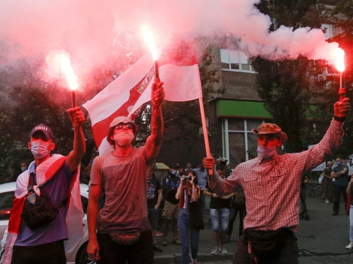 Bielorusko vyzývame na nové voľby, podľa Blahu je pravda inde