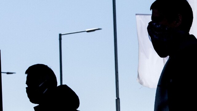 Mladík priniesol nákazu do firmy, zamestnanci sú v karanténe