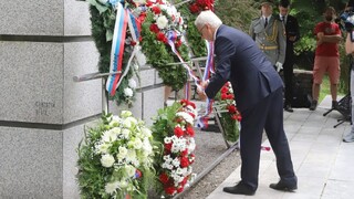 Nezabúdajme na históriu, vyzvali lídri na mieste vypálenej obce