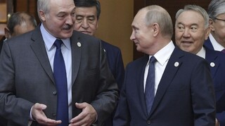 Lukašenko telefonoval s Putinom, v Minsku opäť protestujú