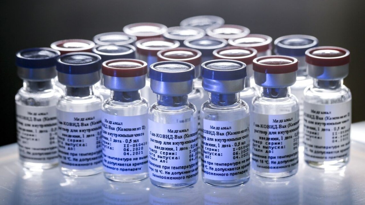 Vyrobili sme prvú várku vakcíny proti koronavírusu, hlási Rusko