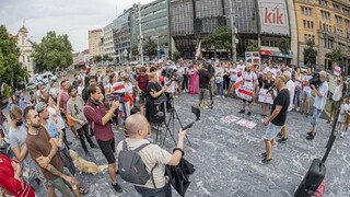V Bratislave sa zišli desiatky ľudí symbolicky podporiť Bielorusko