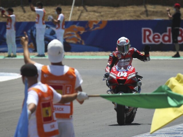 Z výhry sa tešil Dovizioso, preteky však poznačila aj nehoda