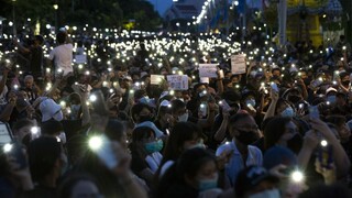 Protesty v Thajsku boli kritikou monarchie, prišli tisíce ľudí