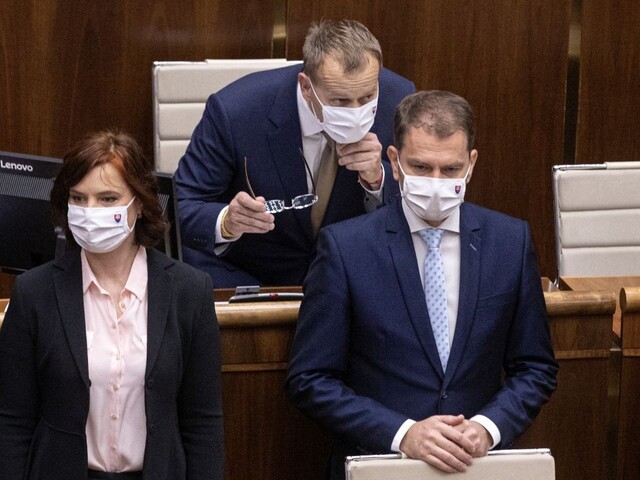 Remišová stopla zmluvy s rádiom. Musí to napraviť, varuje Kollár
