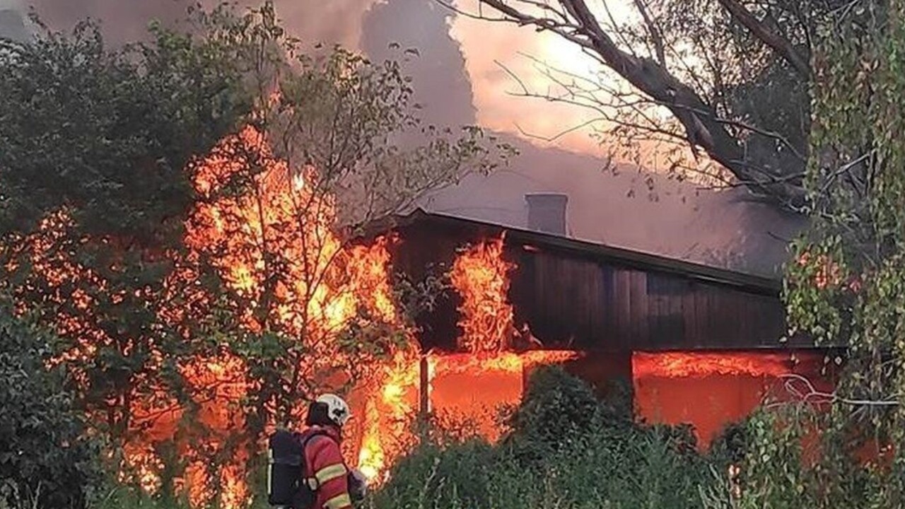 Budovu zachvátili plamene. V hlavnom meste vypukol požiar