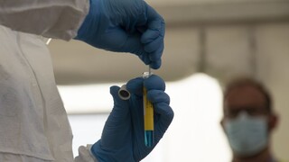 Pribudli nové obete nákazy, v troch okresoch sprísňujú opatrenia