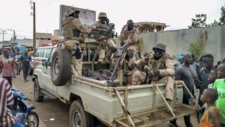 V Mali sa vzbúrili vojaci. Tvrdia, že zatkli prezidenta i premiéra