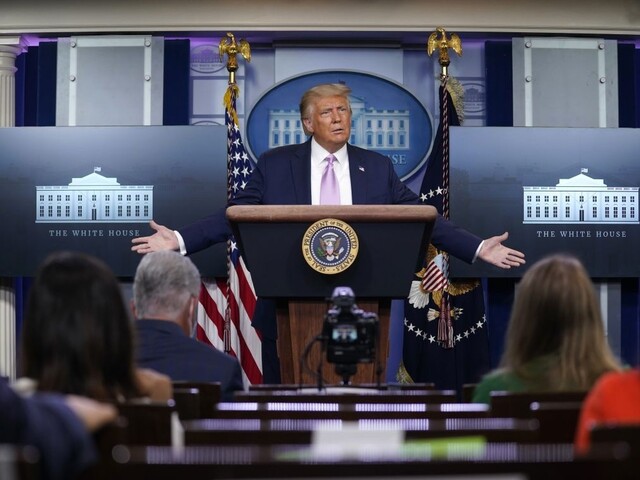 Trump chce obnoviť sankcie voči Iránu. Nemá právo, myslí si EÚ