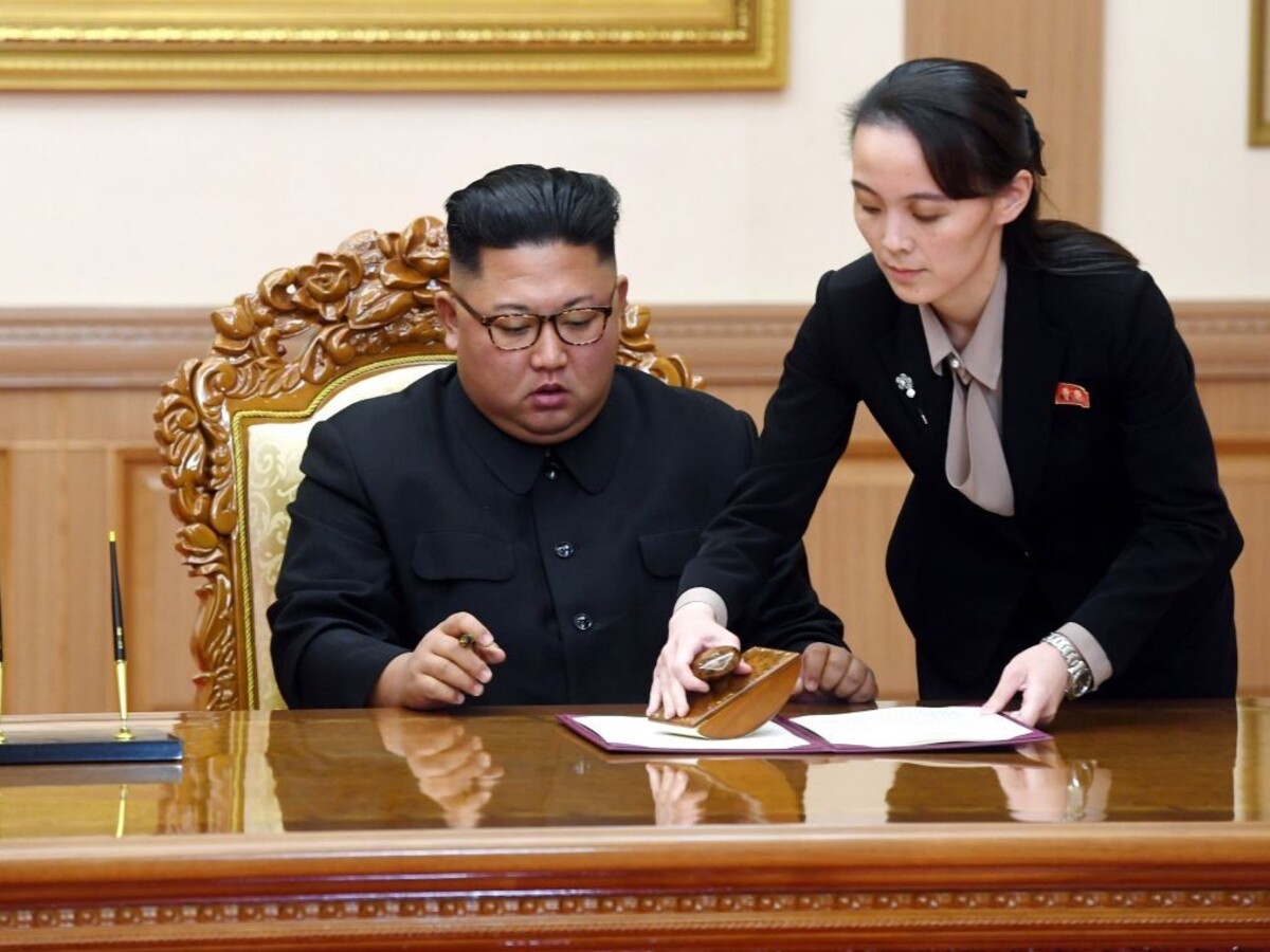 Kim už nie je neobmedzený vládca, odovzdal časť právomocí