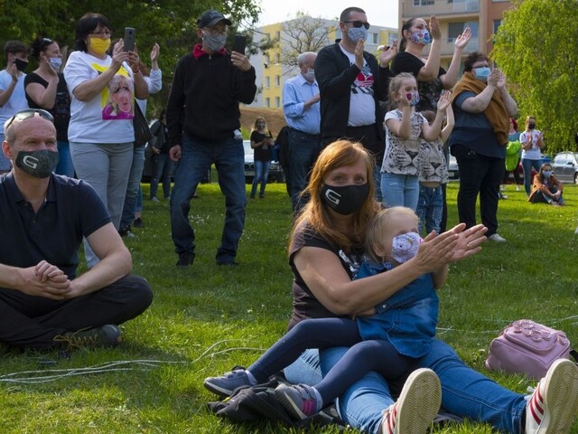 Trom koaličným poslancom sa nepozdávajú septembrové obmedzenia