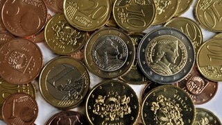 Jedno a dvojcentové mince strácajú význam, budú ich obmedzovať